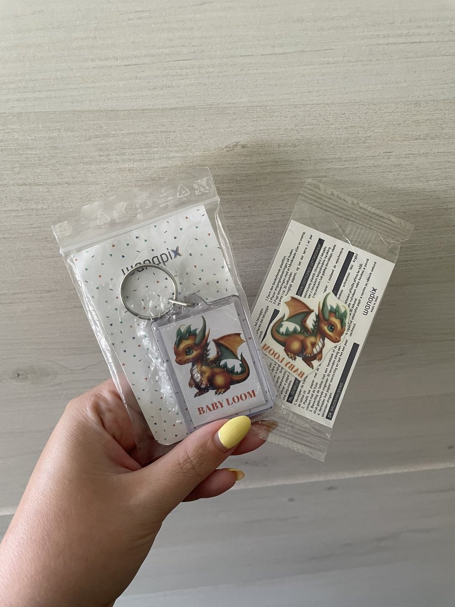 Thank you <a href="/IDragons_Spain/">Imagine Dragons Spain</a> for giving me the last keychain in London and also the little tattoo, I love it 🥹