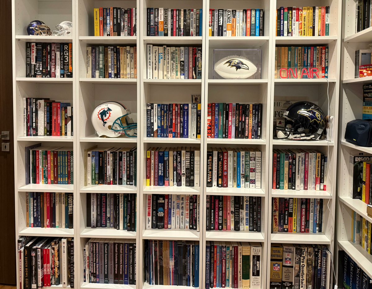 Pigskin_Books's tweet image. 📅 For fans who plan their reading around the schedule
September? College football history.
January? NFL playoff sagas.
Summer? Deep dives into the game’s evolution.
Organise your calendar.
📚 pigskinbooks.com
#FootballBooks #NFLBooks
