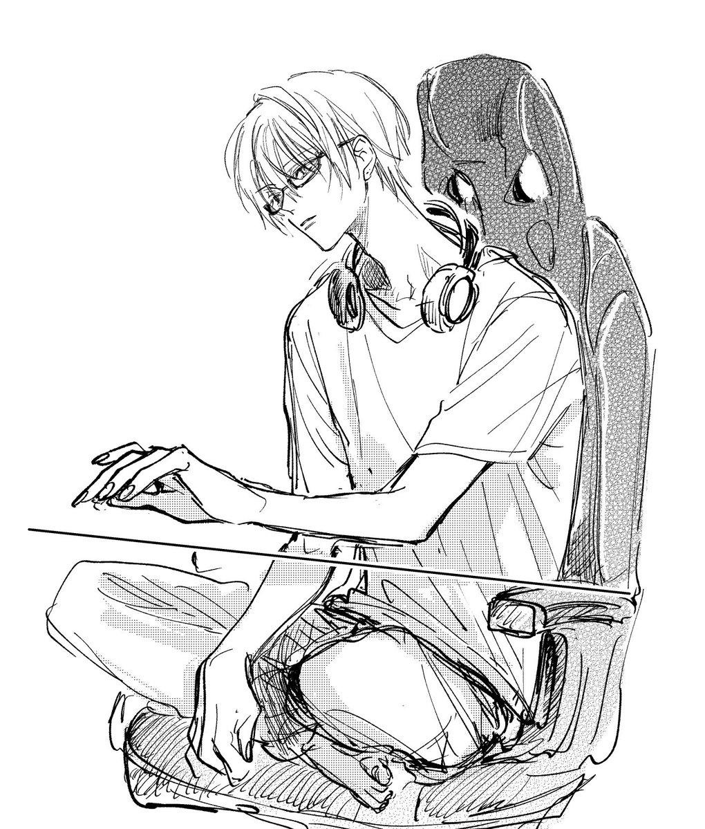 naoshichi__7's tweet image. あぐらで作業してるんだ...😳