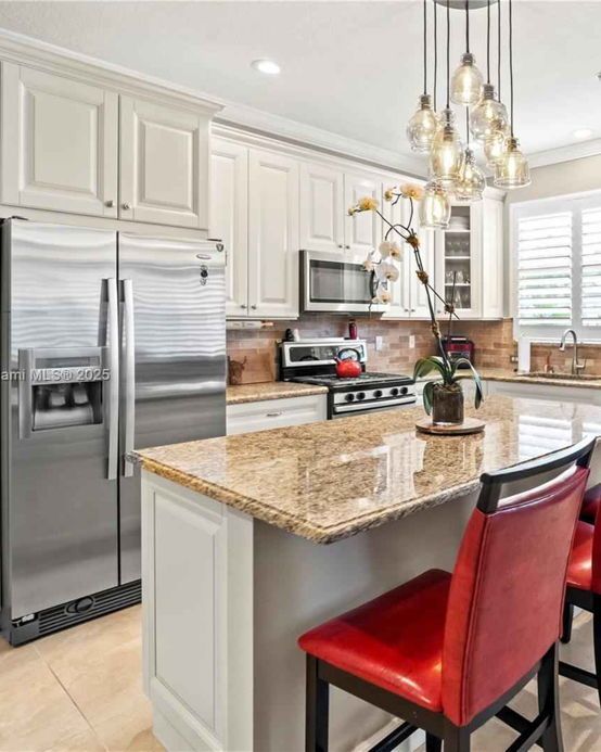 MikeTheREGuy's tweet image. Chef’s Kiss! 🤌👩🍳 👉 📢 📢 💭 DM FOR INFO
Bring your culinary dreams to life in a gorgeous townhouse featuring a gourmet chef’s kitchen and sleek gas appliances. Cooking at home never tasted so good! 🔥🍽️
#GourmetLiving #ChefKitchen #TownhouseLife