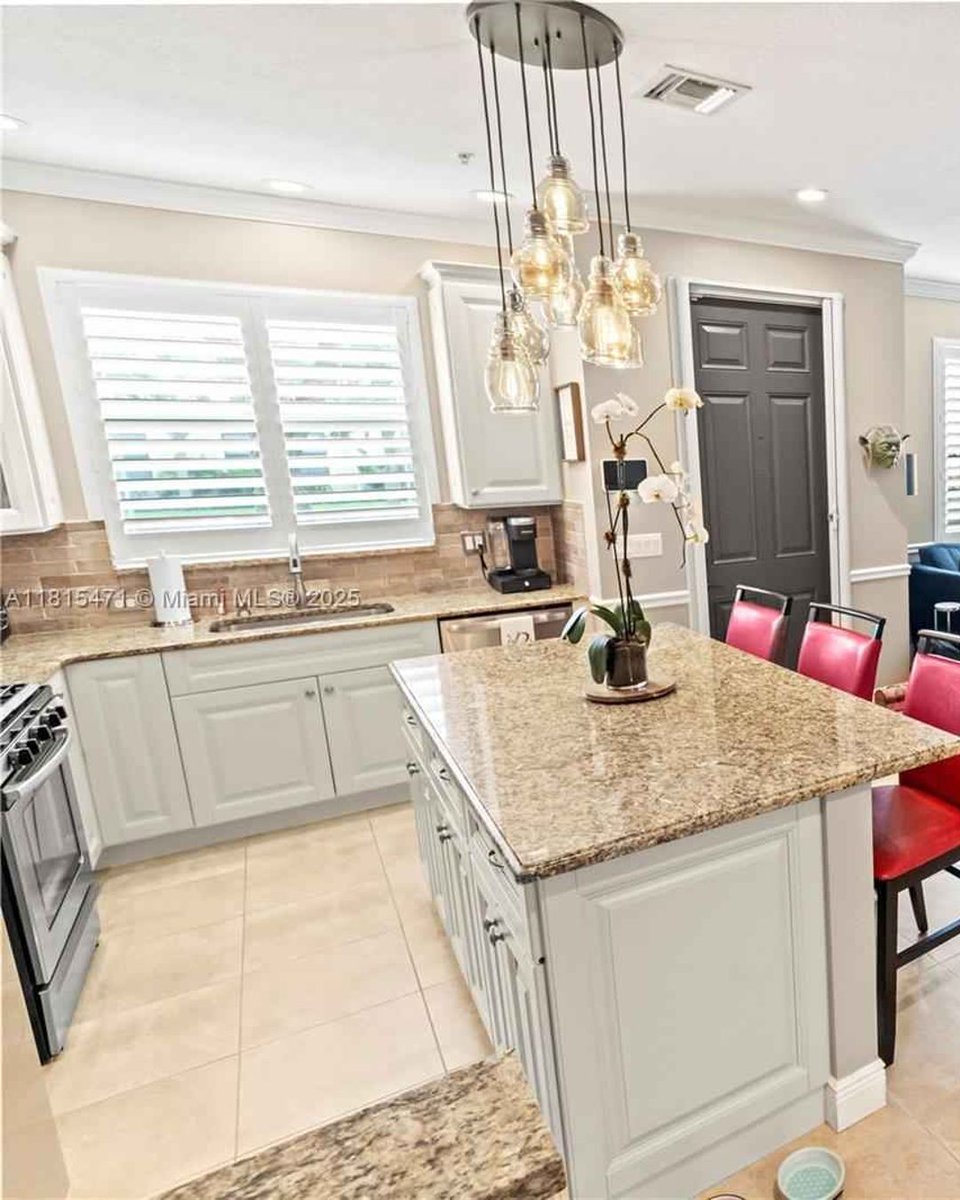 MikeTheREGuy's tweet image. Chef’s Kiss! 🤌👩🍳 👉 📢 📢 💭 DM FOR INFO
Bring your culinary dreams to life in a gorgeous townhouse featuring a gourmet chef’s kitchen and sleek gas appliances. Cooking at home never tasted so good! 🔥🍽️
#GourmetLiving #ChefKitchen #TownhouseLife