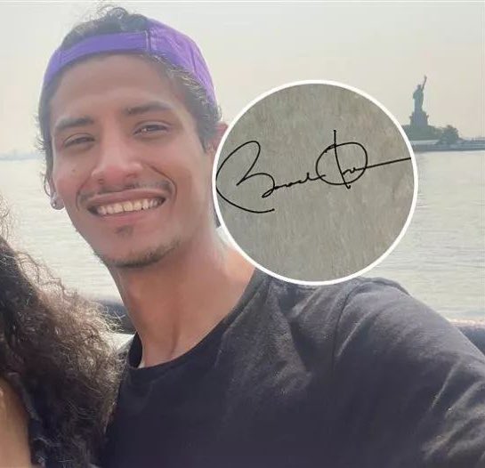 BREAKING: Obama award winner detained by ICE

Obama gave a Presidential Award to ILLEGAL alien Salvadoran national Darwin Contreras who also has a criminal history including DUI and drug charges, and theft.

Men take awards from women and illegals take awards from U.S. citezens