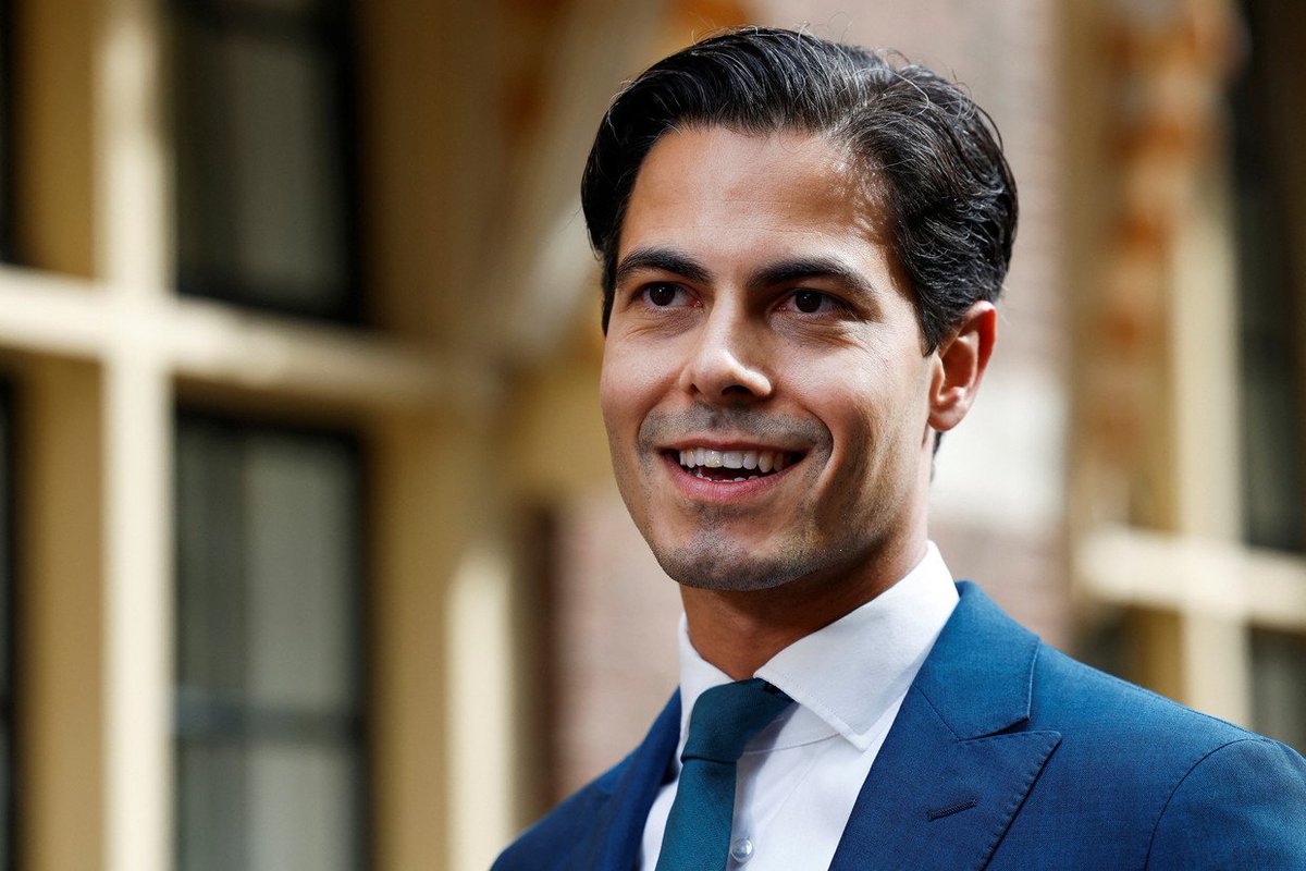 EduardBomhoff's tweet image. Klaver (GL): geen probleem met transgenders in de vrouwenkleedkamer, want het gaat om maar 0,001 procent. wnl.tv/2025/07/24/con… . Jetten (D66): door mijn beleid daalt de temperatuur met 0,000036 graden. Geen decimaal te groot (Klaver) of te klein (Jetten) voor deze…