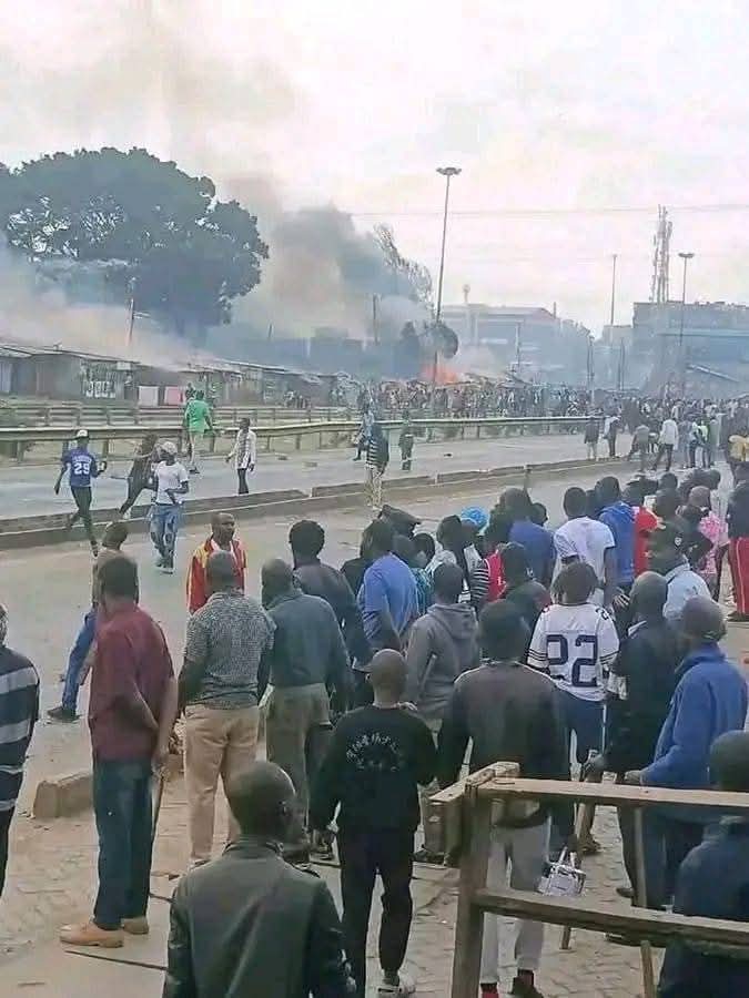 Arap_Nyasikera's tweet image. What has Esther Passaris said about Kariobangi groups fighting and blocking Outer Ring road?