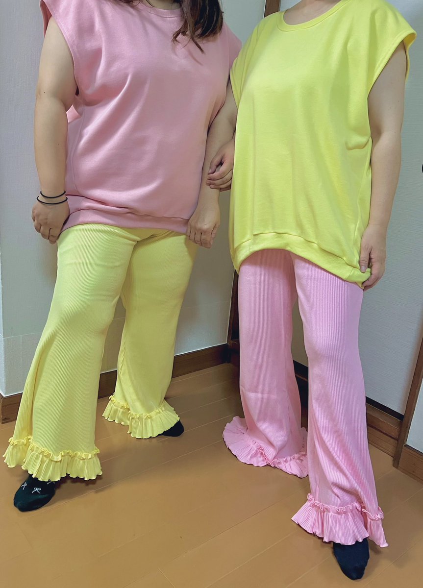 1枚目 左は母、右は姉の購入服！ 相談したわけでは無いのに、2色買いで