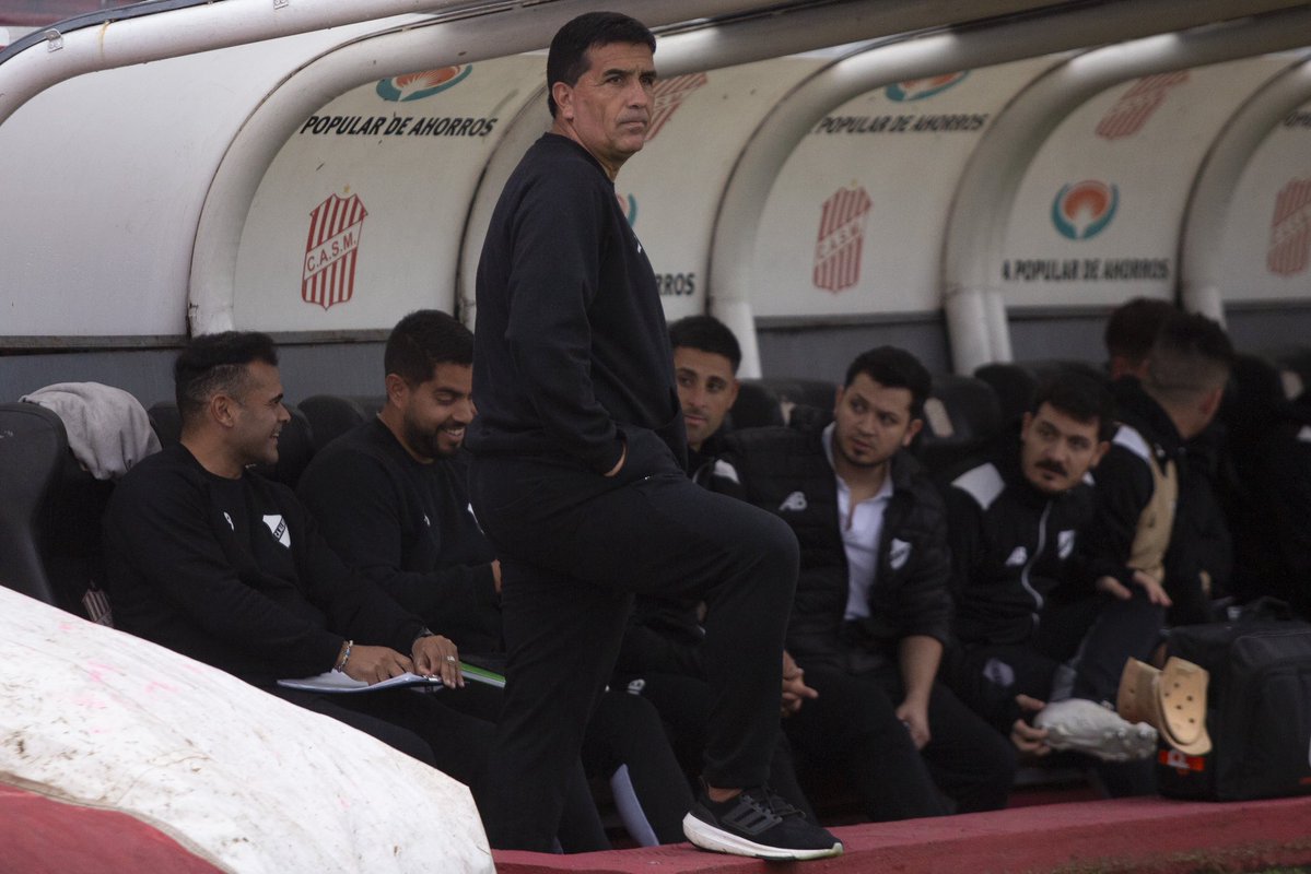 CASMOficial's tweet image. 🔴⚪️#PrimeraNacional
Desde el Club A. San Martín informamos la desvinculación del DT Ariel Martos y todo su cuerpo técnico, a quienes agradecemos y deseamos lo mejor en el resto de su carrera.
Mariano Campodónico asumirá como entrenador del plantel profesional y dirigirá hoy…