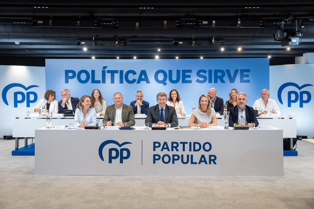 Alicia García (@aliciagarcia_av) on Twitter photo Sánchez no gobierna, está atrincherado en Moncloa defendiéndose de la corrupción.
España necesita una limpieza total para sanar la democracia de los desmanes del sanchismo y eso solo lo puede llevar a cabo <a href="/NunezFeijoo/">Alberto Núñez Feijóo</a>. Sánchez no gobierna, está atrincherado en Moncloa defendiéndose de la corrupción.
España necesita una limpieza total para sanar la democracia de los desmanes del sanchismo y eso solo lo puede llevar a cabo <a href="/NunezFeijoo/">Alberto Núñez Feijóo</a>.