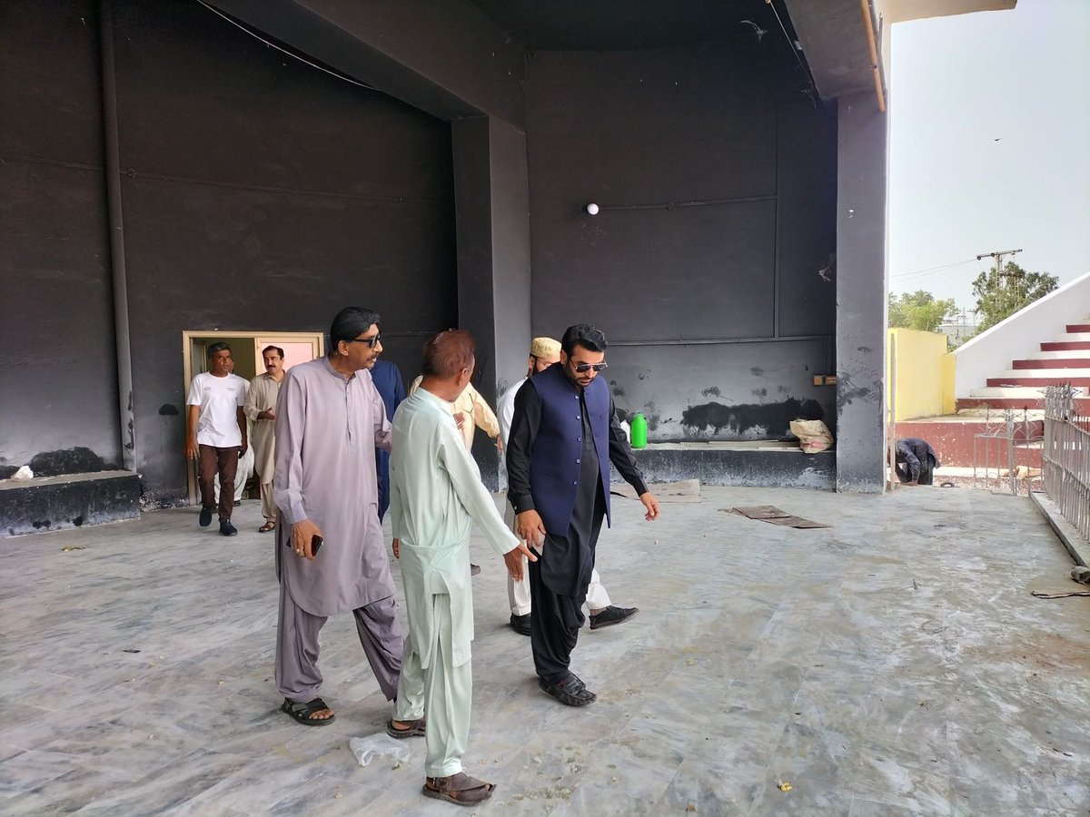 SabaZahoorppp's tweet image. 28 July 2025
Mayor Hyderabad @KashifShoroPPP  visited the ongoing renovation and restoration work of the Open-Air Theatre at Rani Bagh.
Providing modern recreational and cultural facilities in Hyderabad remains a top priority.
#Hyderabad  #PublicSpaces #PPP