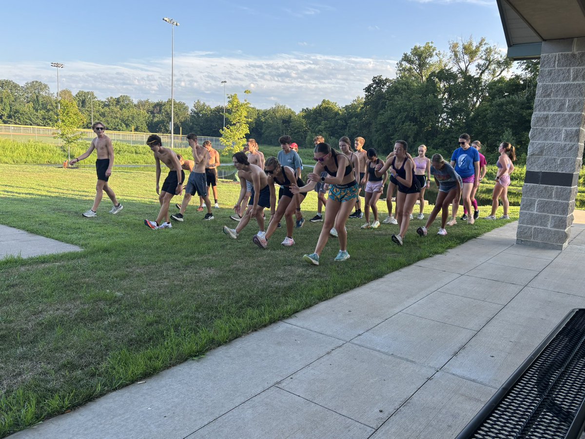 northpointxctf's tweet image. 🎶 It’s beginning to feel a lot like XC 🎶 

Our biggest turnout of the summer so far! Only 2️⃣ weeks to go! 

#CHIPS #RunLikeAGrizzly