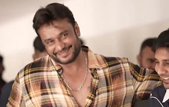 haddu1_3's tweet image. ಯಾಕೆ ಈ ಕನ್ನಡ ಚಿತ್ರರಂಗದಲ್ಲಿ ಇತ್ತೀಚಿಗೆ ಬರಿ ದರ್ಶನ್ ತೂಗಿದೀಪ ಅವರ ಹೆಸರಲ್ಲಿ ನ್ಯೂಸ್ ಬರ್ತಾಇದೇ? ಅವ್ರನ್ನ ಯಾರು ಬಗ್ಗಸೋಕೆ ಆಗದಷ್ಟು ಬೆಳೆದರು ಅಂತಾನಾ ಅಥವಾ ಅವ್ರು ಇರೋದೇ ಈ ತಾರಾನಾ...?
#DBoss𓃰 #KFI #KannadaNews