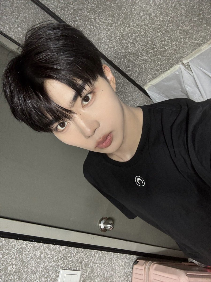 _uwook1's tweet image. 머리에 엉둥이 머리에 엉둥이