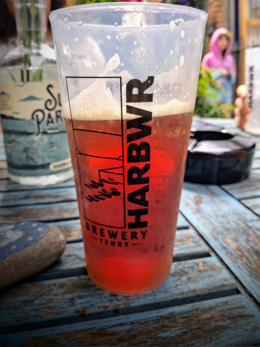 Harbwr Brewery Tenby..

What a beautiful drop

#harbwrbrewery #Craftbeer
#Tenby
