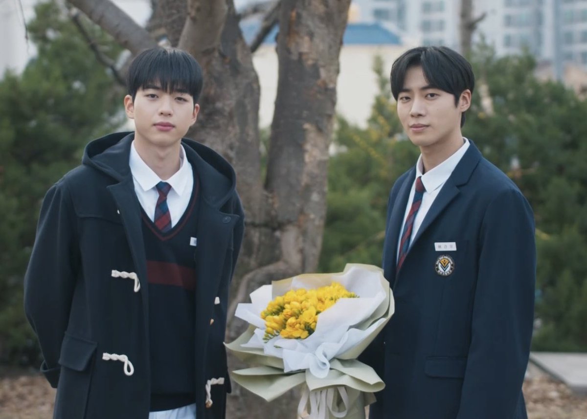 iampepper's tweet image. 고등학교 졸업식 가는게 성아 소원이었는데…