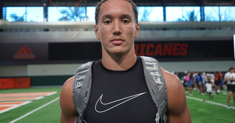 ethanmmcdowell's tweet image. Michigan offered Rivals300 TE Malik Howard earlier this summer. 

“They just play a grown-man, hard-nosed brand of football that I like”

More from the nation&apos;s No. 8 tight end: on3.com/teams/michigan…