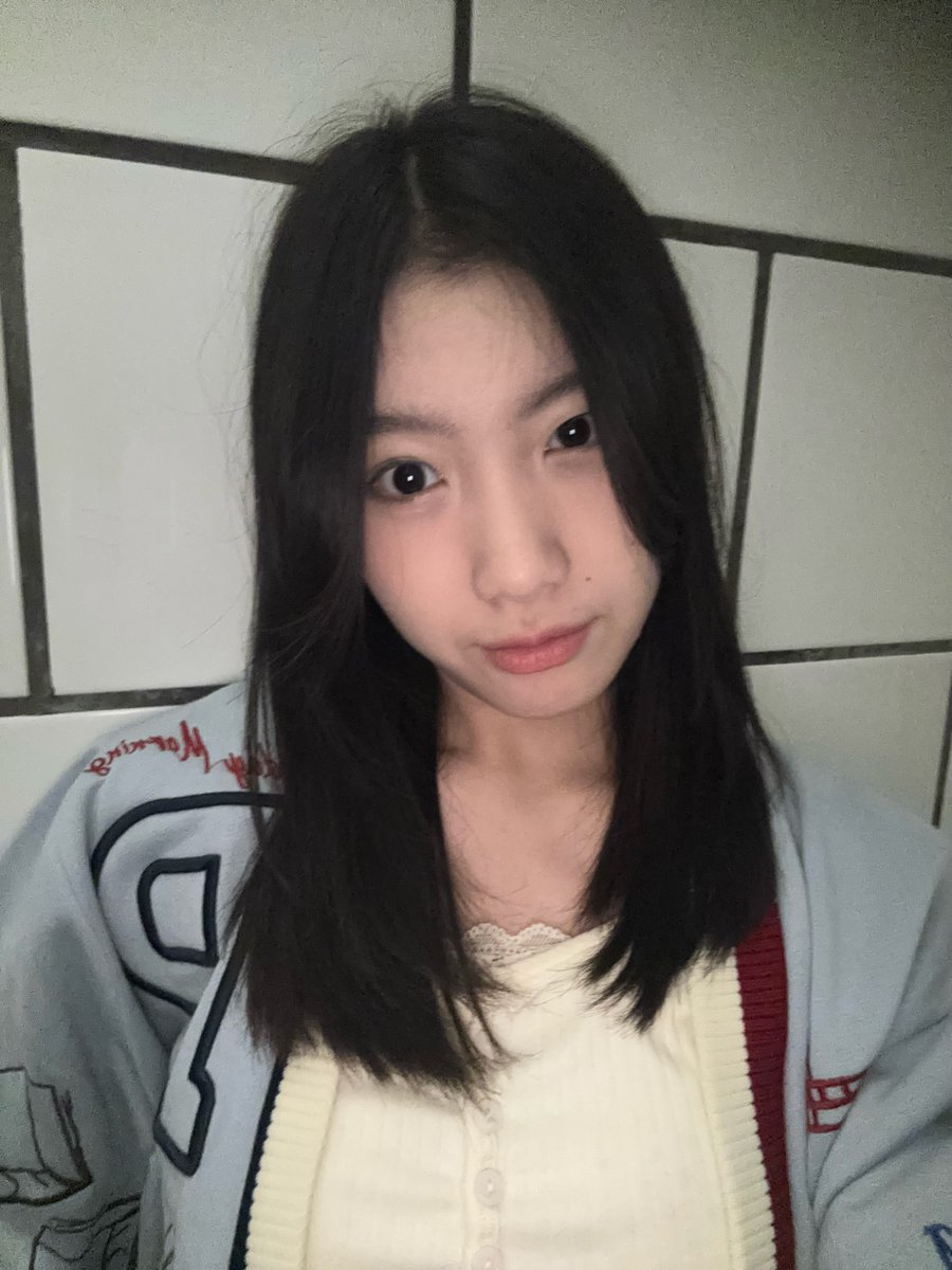 JE_JemimaJKT48's tweet photo. hepiiiii #JemiMonday !!!!! https://t.co/n7fhasHYKw