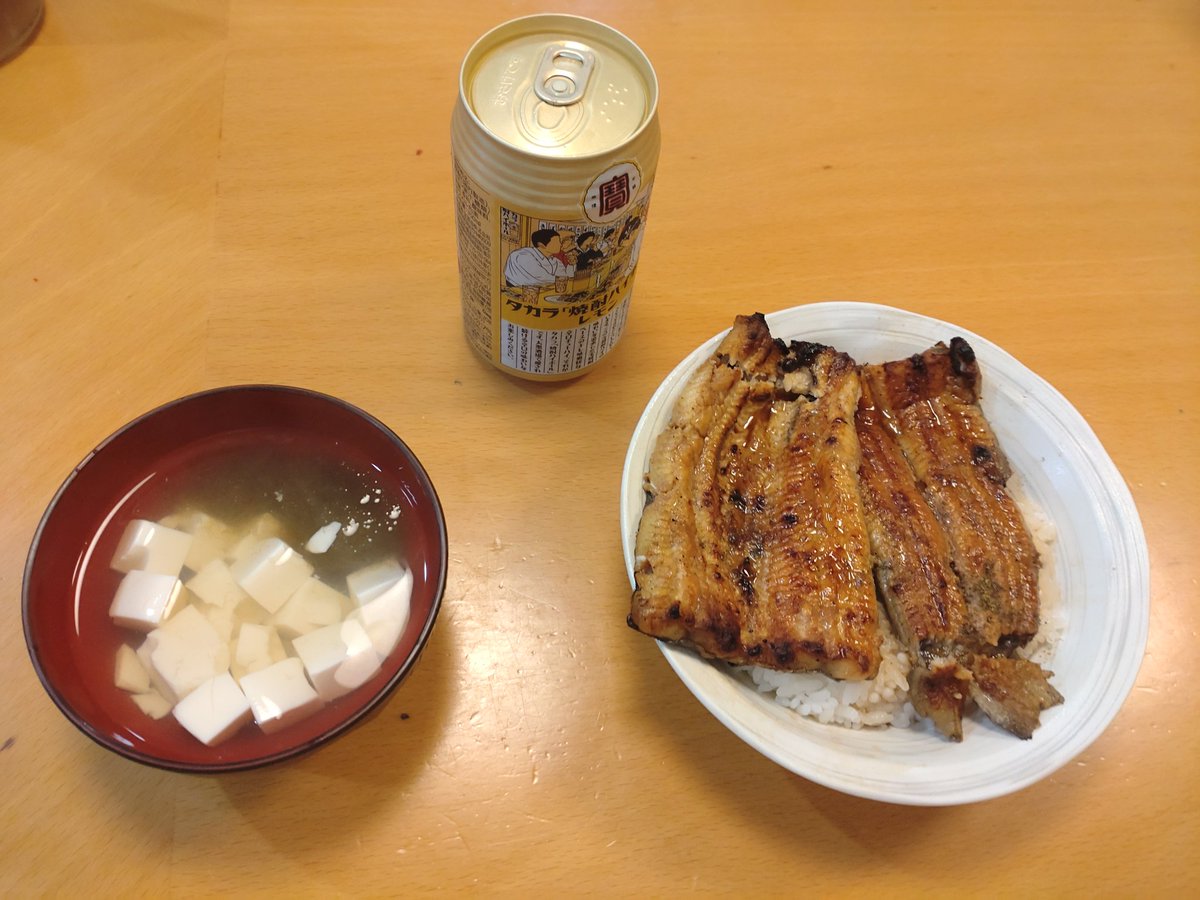HiroyukiYshi's tweet image. 夕飯は年に一度のうなぎでごわす！