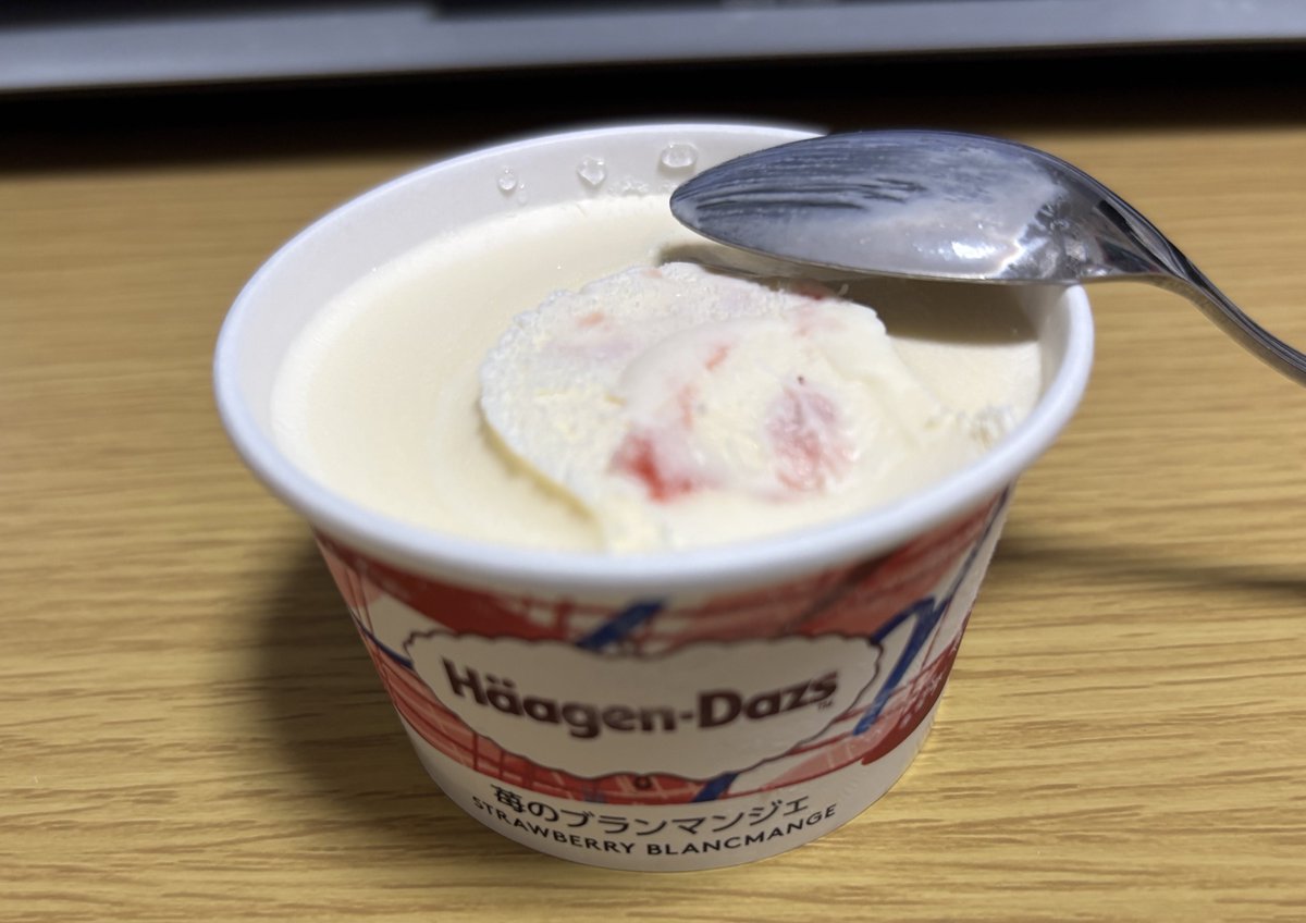 hariusagy's tweet image. 苺のブランマンジェ美味しい😋

 #はないわーるど