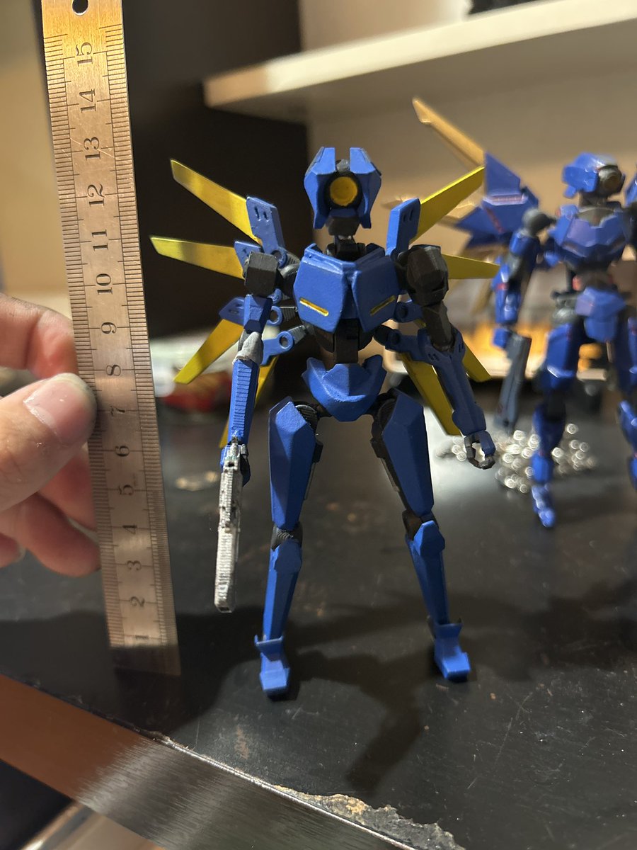 I’m currently missing an arm joint so I’m using blue tack in its place, otherwise the v1 figure is done #ultrakill #3Dart #3DPrinting #gunpla #art