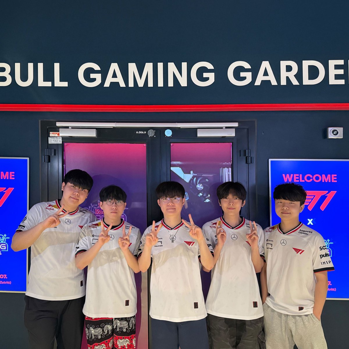 defjsuh's tweet image. 🛑𝟐𝟎𝟐𝟓 𝐓𝟏 𝐕𝐀𝐋𝐎𝐑𝐀𝐍𝐓
ᴺᵉᵛᵉʳ ᴸᵒᵒᵏ ᴮᵃᶜᵏ
| 𝙨𝙩𝙖𝙭 𝙘𝙖𝙧𝙥𝙚 𝙈𝙚𝙩𝙚𝙤𝙧 𝙎𝙮𝙡𝙫𝙖𝙣 𝘽𝙪𝙕𝙯 𝙞𝙕𝙪 𝘿𝙃

𝐓𝟏 𝐬𝐭𝐚𝐱🐻 | 김구택 𝙺𝚒𝚖 𝙶𝚞-𝚝𝚊𝚎𝚔
dc : discord.gg/xC3VPFXrY2
ig : instagram.com/stax__?igsh=MT…
x : x.com/staxvlrt?s=21&amp;amp;…
soop :…