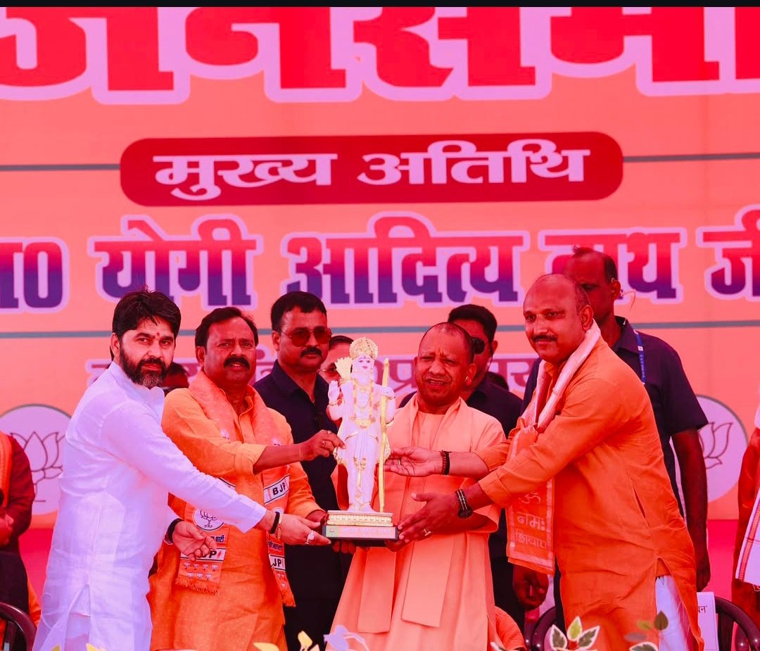 उत्तर प्रदेश जैसे बिखरे, अराजक, दंगाई प्रदेश को अपने कुशल नेतृत्व से देश ही नहीं दुनिया में प्रदेश को अग्रणीय स्थान पर लाने वाले गोरक्षपीठ के पीठाधीश्वर, प्रदेश के माननीय मुख्यमंत्री श्री योगी आदित्यनाथ जी को प्रदेश के सबसे अधिक समय तक मुख्यमंत्री रहने की बधाई