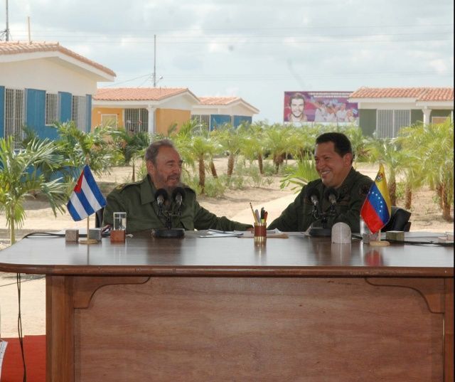 #Fidel sobre Chávez 

"Volviste gigante (...)como una personalidad internacional relevante, querida, admirada y respetada por muchos millones de personas en el mundo, y de modo especial por nuestro pueblo.”