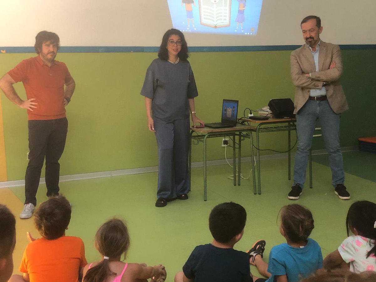 ToledoAyto's tweet image. 🧑🦯➡️ Taller de sensibilización sobre energías renovables impartido por la Empresa Municipal del Suelo y la Vivienda de #Toledo en el Centro Cívico de Palomarejos.