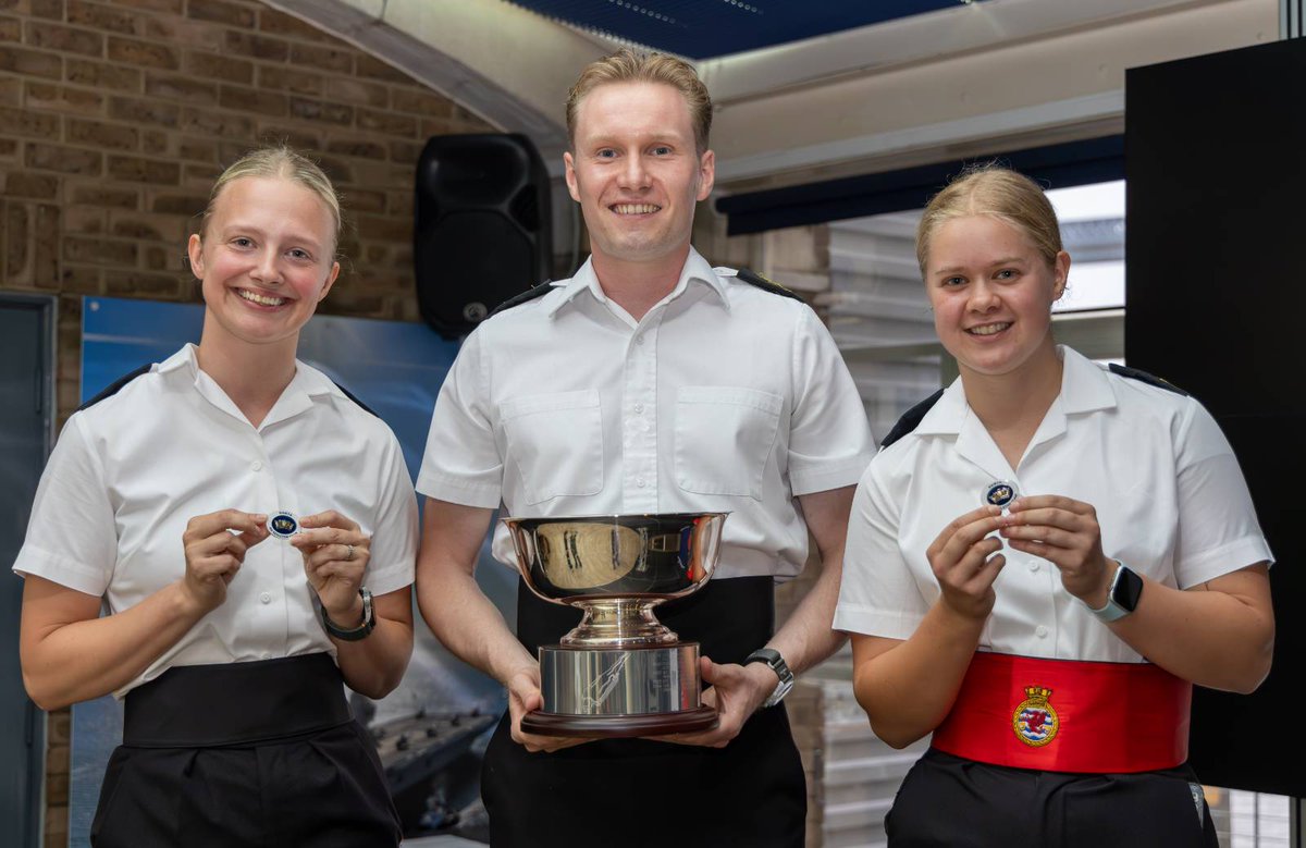 HMSVIVID's tweet photo. Recognition from @MartinJConnell for AB kayla Haskel, representing the @RoyalNavy at the Inter Servicess Snow Skeleton Champs. Don't try it at home - it's very, very difficult. BZ - Well Done Kayla! 👏👏 https://t.co/QMJKFeoQeS