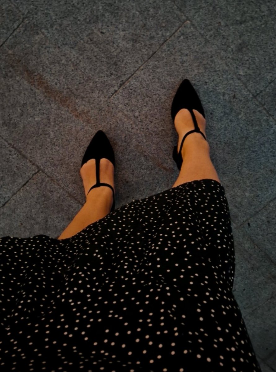 Lily0nx's tweet image. I got my red dress on tonight
Dancin' in the dark, in the pale moonlight
Honey, I'm on fire, I feel it everywhere
Nothin' scares me anymore