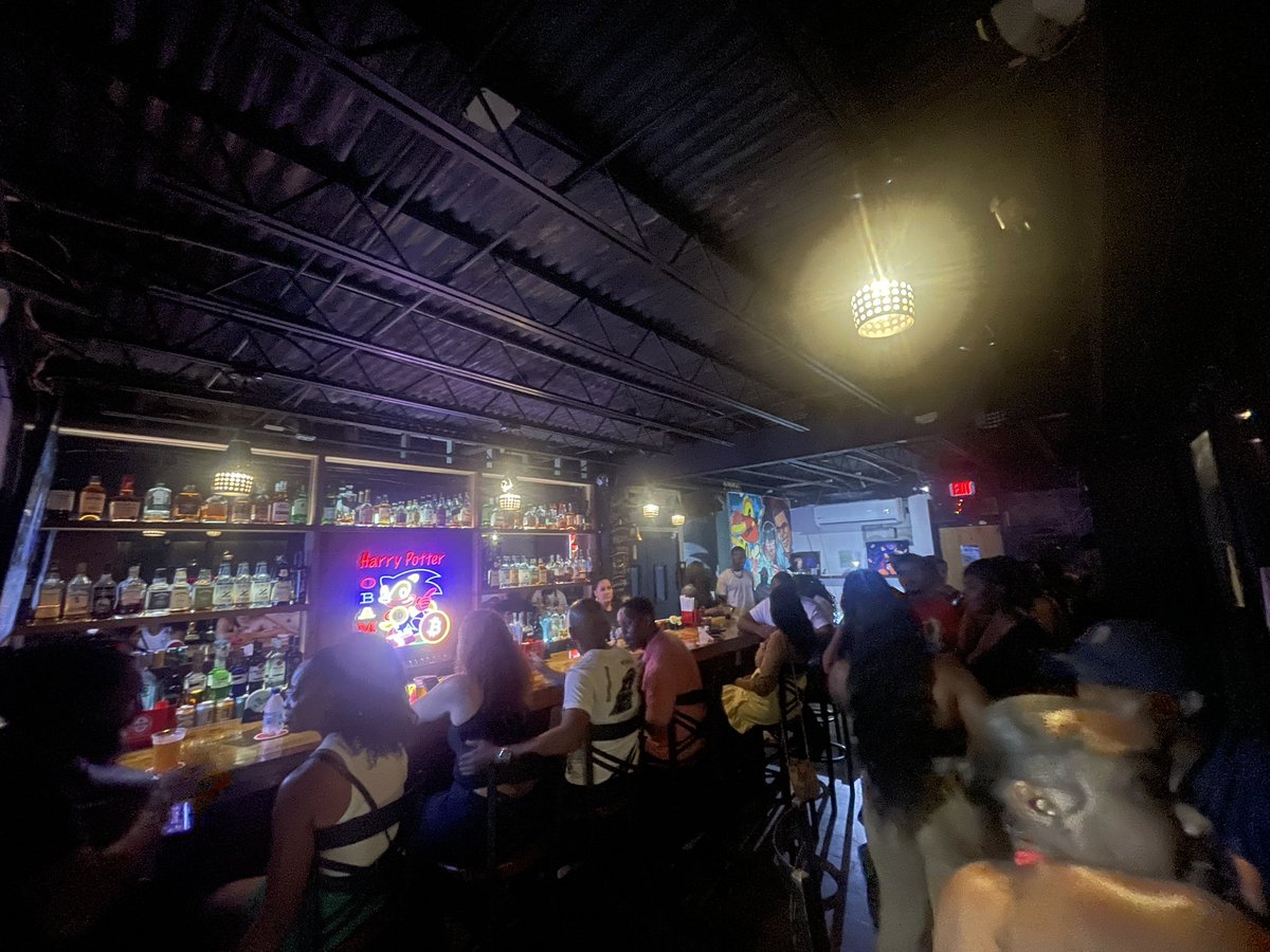 SprotelBitcoin's tweet photo. @intlmemefund @HPOS10Ireturns @RektCoin @MiladyCult If any big $IMF whales on the fence about their votes, Sprotel can promise complimentary bahama mamas and premium Latinas culonas at Club HPOS10i in the Bahamas 🔵🟡🔴 https://t.co/2GPKqO44tN