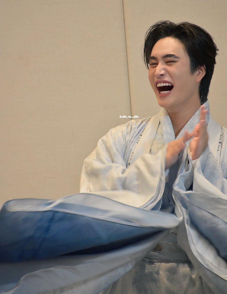 iIygemini's tweet image. stop he looks so soooo beautiful like a little angel oh gosh (╥﹏╥)♡
