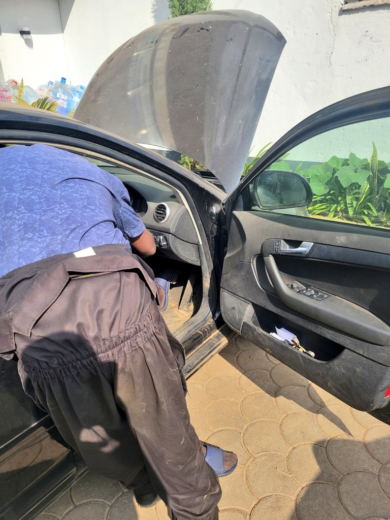 _Sakko's tweet image. ikifika hapa ,una fake a call kisha unasonga mbali kidogo then unapotelea kabisa never to be seen or heard ever again