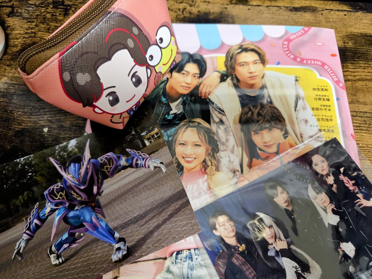 eddie_srs's tweet image. キャラブ受け取ってきた🥳
さんかくポーチ買ったらはんてぃーダブった😭ヴァレン欲しい😭