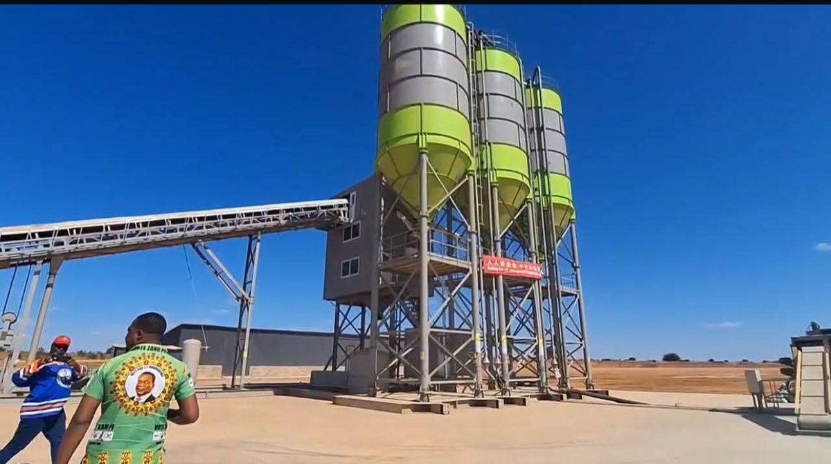 VulindlelaNdab2's tweet image. #Zimbabwe's rural industrialization agenda is taking shape!
A new cement plant under construction in #Hurungwe is set to drive dev in the area. This initiative will create jobs, stimulate local economies & boost infrastructure dev @zanupf_patriots @Mug2155 @zanupfbyoinfo