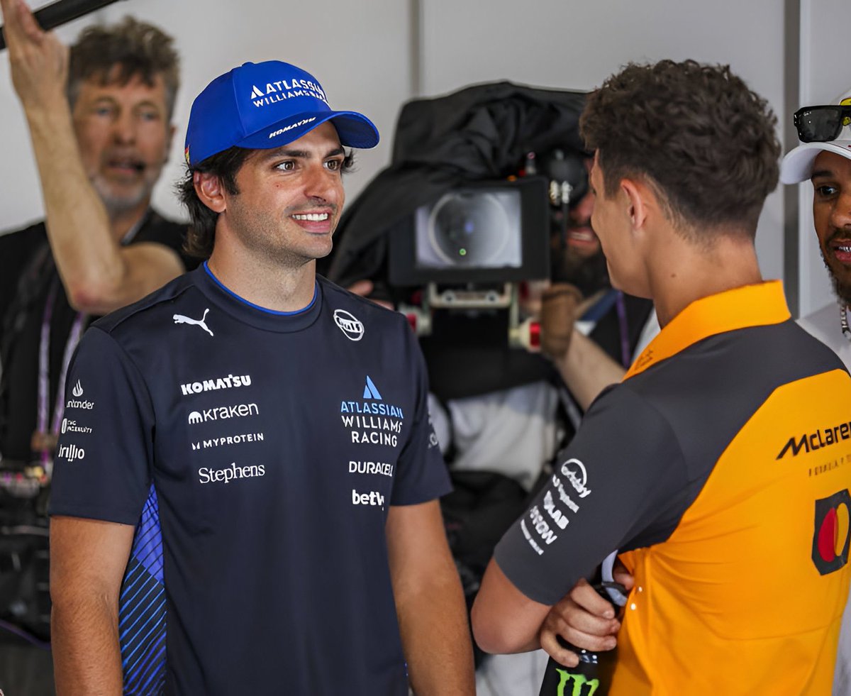 VERSAINZNORRIS's tweet image. Carlos giving lando the look of love oh my Shaylaaaa 😭💙