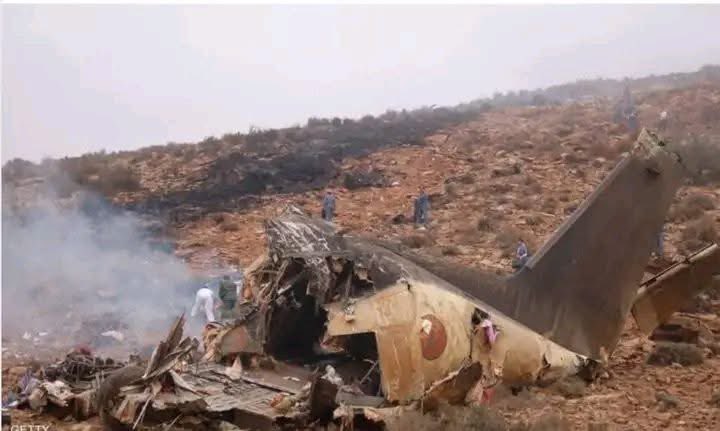 تحطم طائرة حربية مغربية بعد تدريب روتيني؟ 🤔
يمكن مجرد صدفة…
ولا يمكن الطيار تدرب بزاف مع "الخبراء الإسرائيليين" حتى ولى ما يفرّق بين زر الإقلاع وزر التدمير الذاتي 😏
اللي يخلي الجيش ديالو ملعب لتجارب الصهاينة، يستاهل يشوف طياراتو طايحة قبل ما تطير…

الخردة الكرطونية ديال