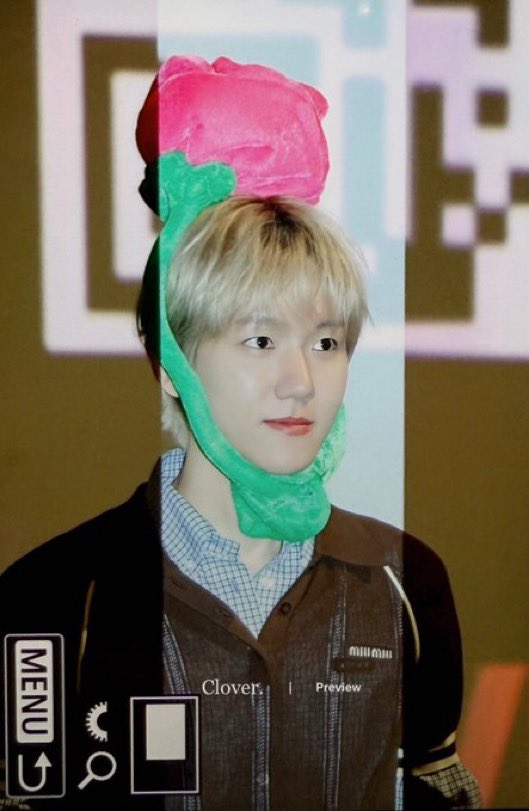 fourbaekpearl's tweet image. HE IS SOO SILLYYY 🤪