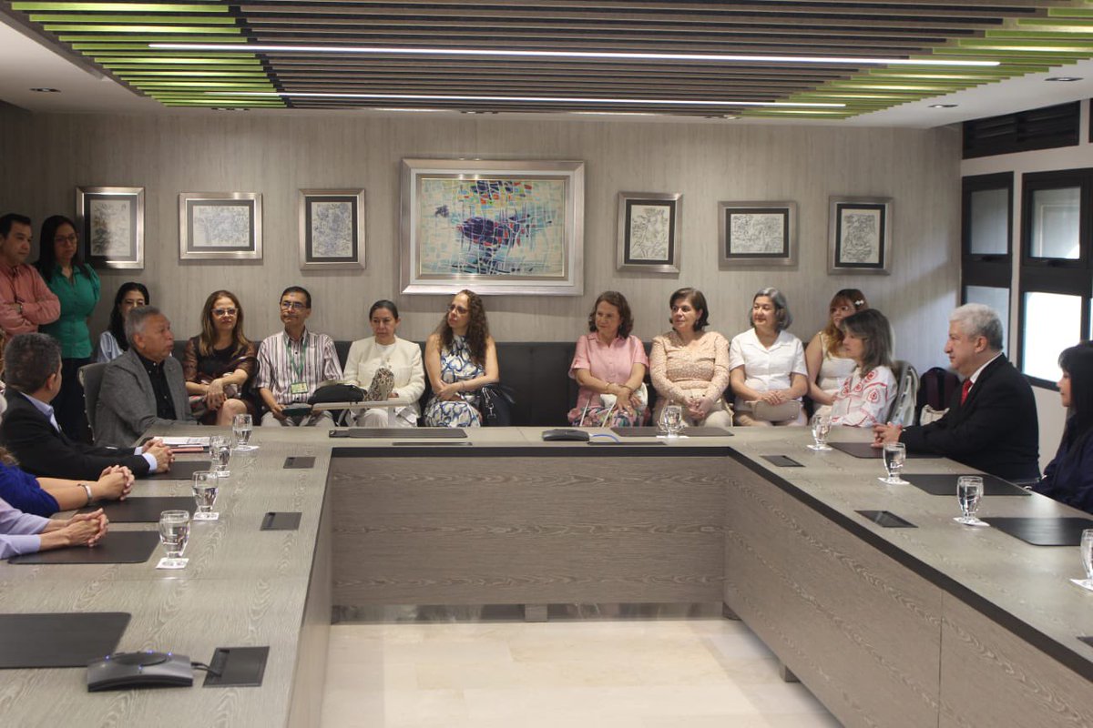 Jürg Niederbacher Velásquez toma posesión como decano de la Facultad de Salud. El profesor tiene más de 30 años de experiencia docente y se ha destacado en áreas como pediatría, además de neumología e infectología pediátrica. A lo largo de su carrera ha tenido una producción