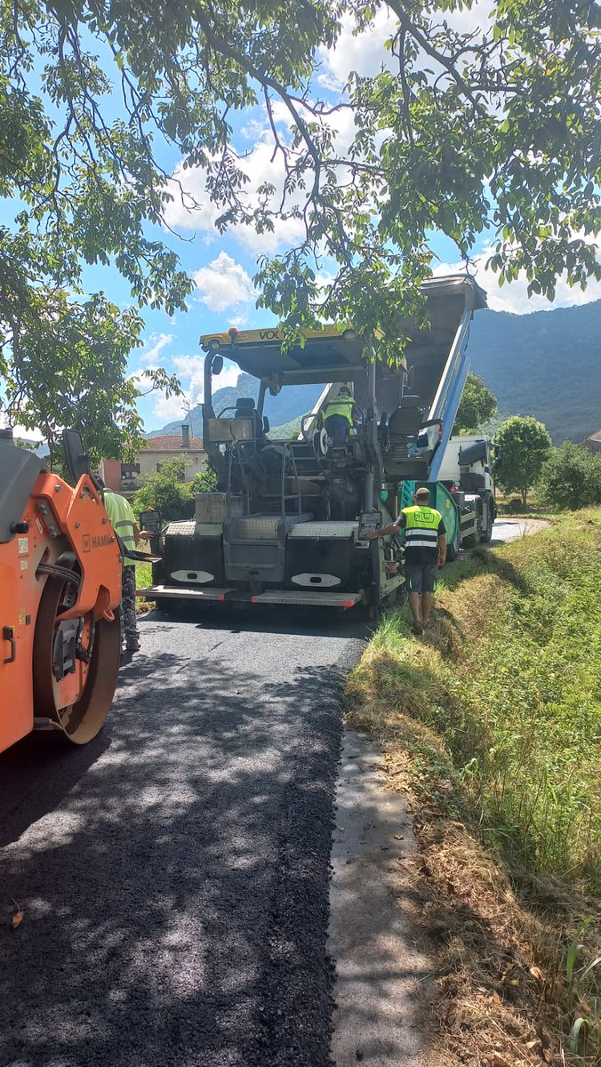 ⚒️🪓Durant aquesta setmana s'estan realitzant tasques de millores a la carretera de la Quintana i a la carretera del Corb.
❌️Hi haurà talls de circulació intermitents.
🙏Disculpeu les molèsties.
#obres