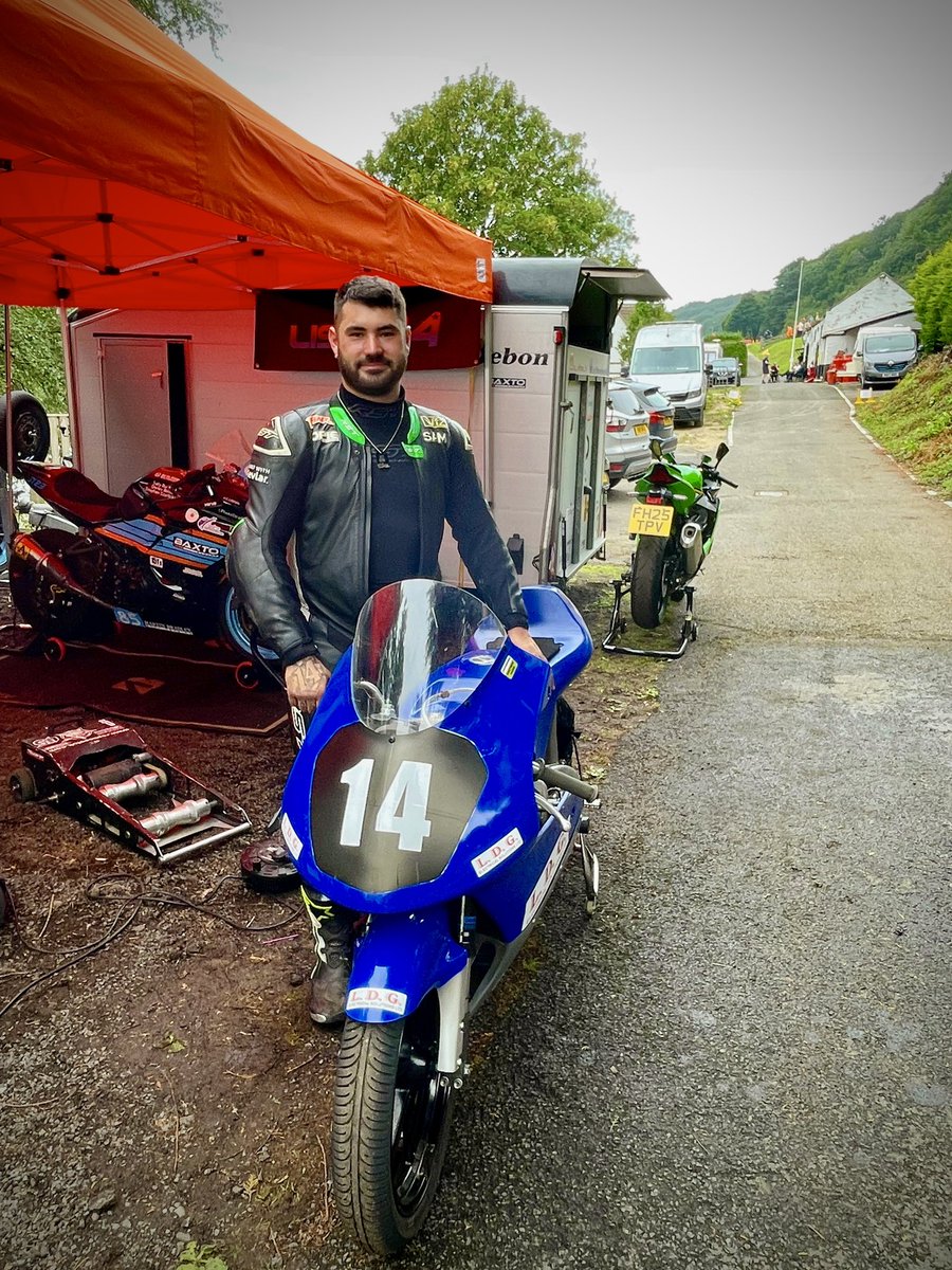 valmilam's tweet image. Best wishes to Samuel Ward for his new adventures as he announced his retirement from racing after 22 years. Sam started in motocross when he was 5 and then onto speedway until 17, and then into road racing. The Barry Sheene Festival, Oliver’s Mount, was Sam’s last race meeting.