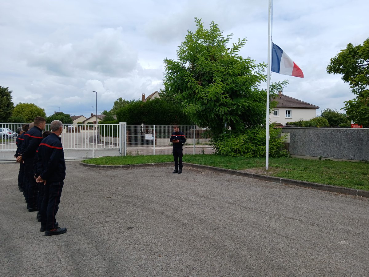 Sapeurs-pompiers de l'Aube 1⃣0⃣ (@sdis_10) on Twitter photo Cet après-midi, une cérémonie d’hommage s’est tenue en mémoire du caporal Jonathan MOREAU <a href="/SDIS_72/">SDIS72 - Sapeurs-Pompiers de la Sarthe</a>
En signe de solidarité et respect, les sapeurs-pompiers de l’Aube se sont unis à cet hommage en observant une minute de silence
Pensées émues à sa famille et à ses proches Cet après-midi, une cérémonie d’hommage s’est tenue en mémoire du caporal Jonathan MOREAU <a href="/SDIS_72/">SDIS72 - Sapeurs-Pompiers de la Sarthe</a>
En signe de solidarité et respect, les sapeurs-pompiers de l’Aube se sont unis à cet hommage en observant une minute de silence
Pensées émues à sa famille et à ses proches