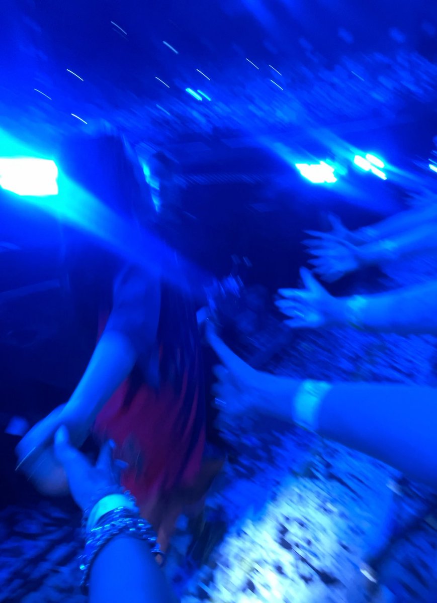 im2expensive's tweet image. wait so billie didn’t try to reach for people’s hands last night when leaving like she did for n1 this feels even more special😭😭😭😭