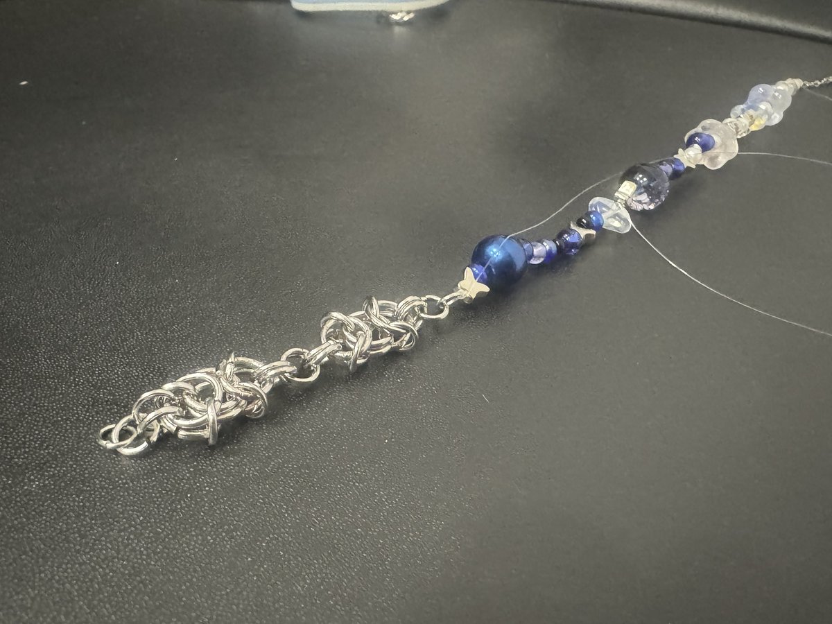 feeshistired's tweet image. phainon themed necklace rework cos i figured out the byzantine chain weave