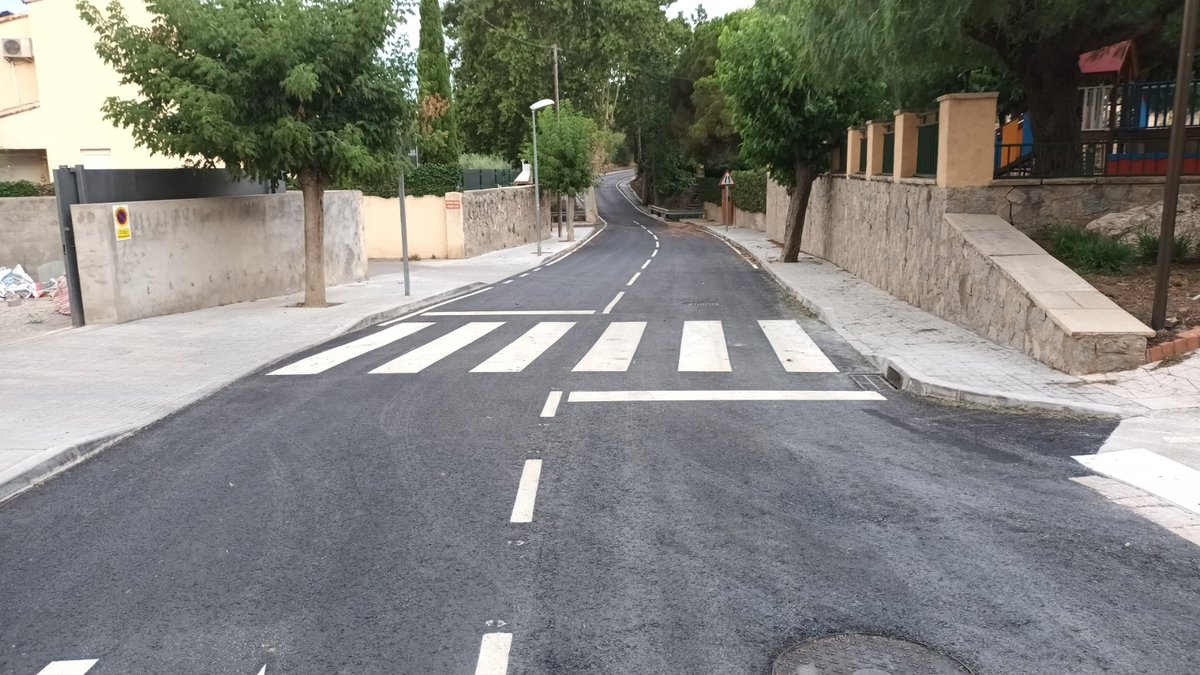 Dipta_cat's tweet image. #CarreteresDipta ✅ La travessera de la T-320 a #Botarell és més segura i accessible gràcies a la implementació d'una plataforma elevada, la millora de la xarxa d'aigües pluvials i altres accions dutes a terme per @Dipta_cat en les obres de condicionament de la via 🚘🚶♀️ #BaixCamp