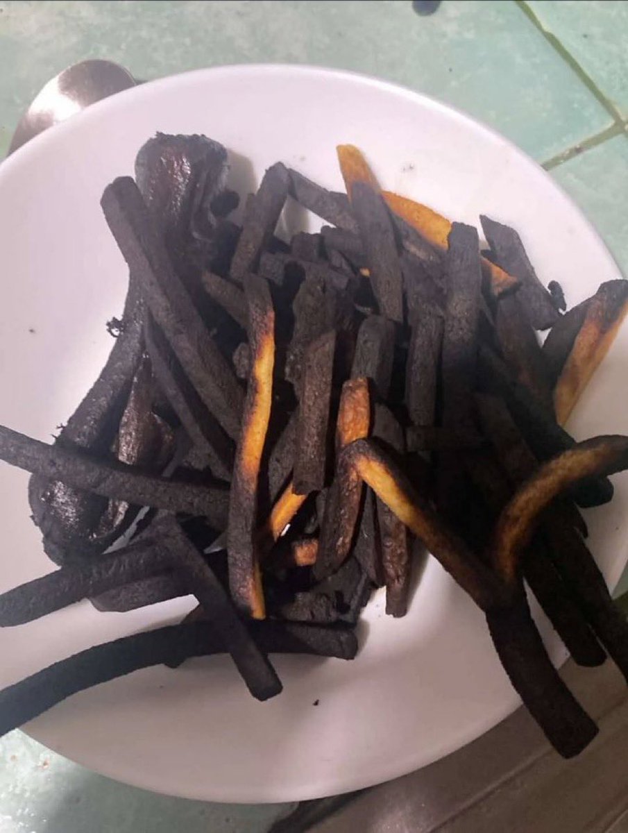 ivemineswitch's tweet image. Tried making fries today i think i overcooked a little