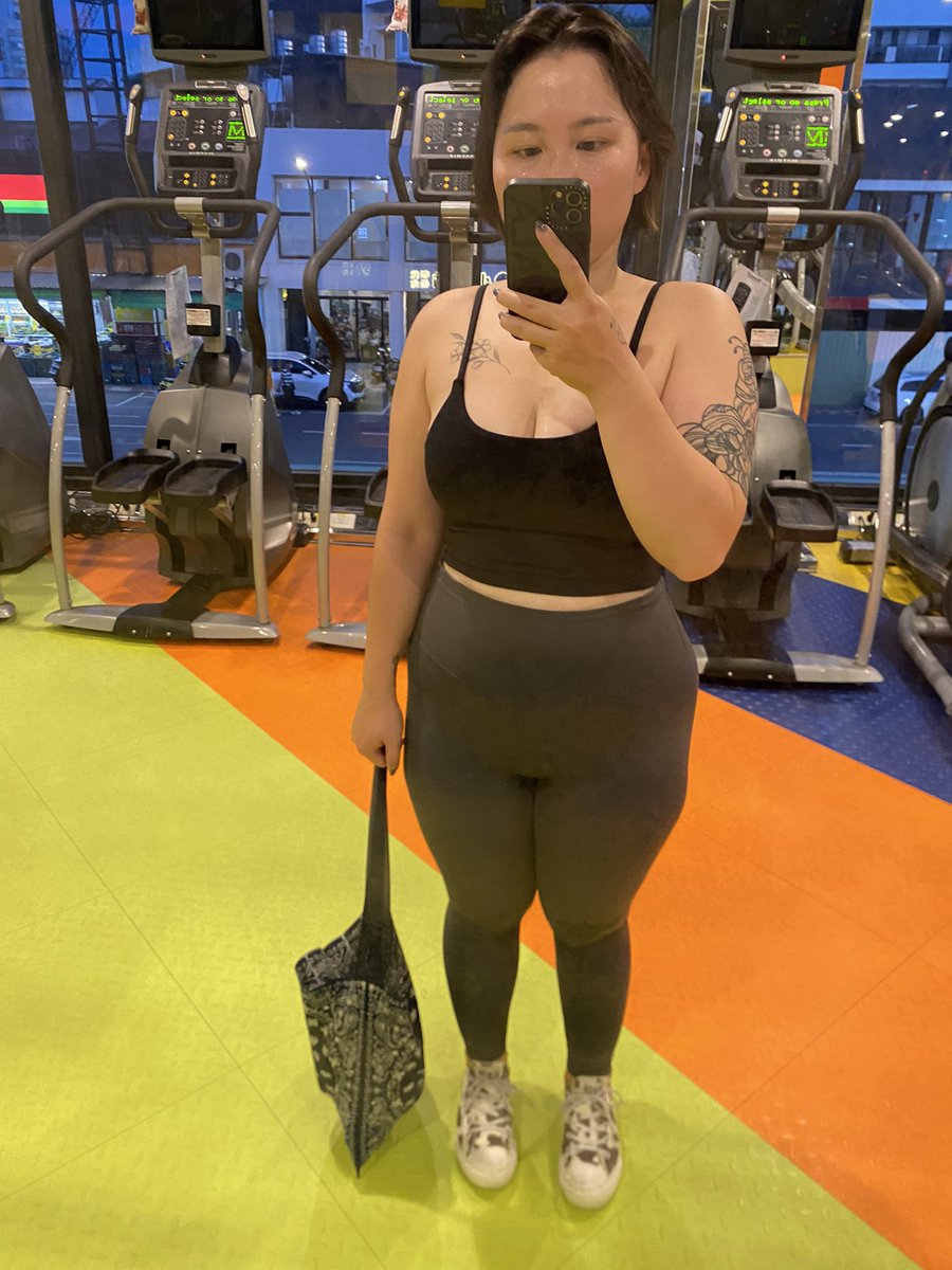 kell_lin112's tweet image. 好久沒運動的我做個有氧 直接大爆汗🫣