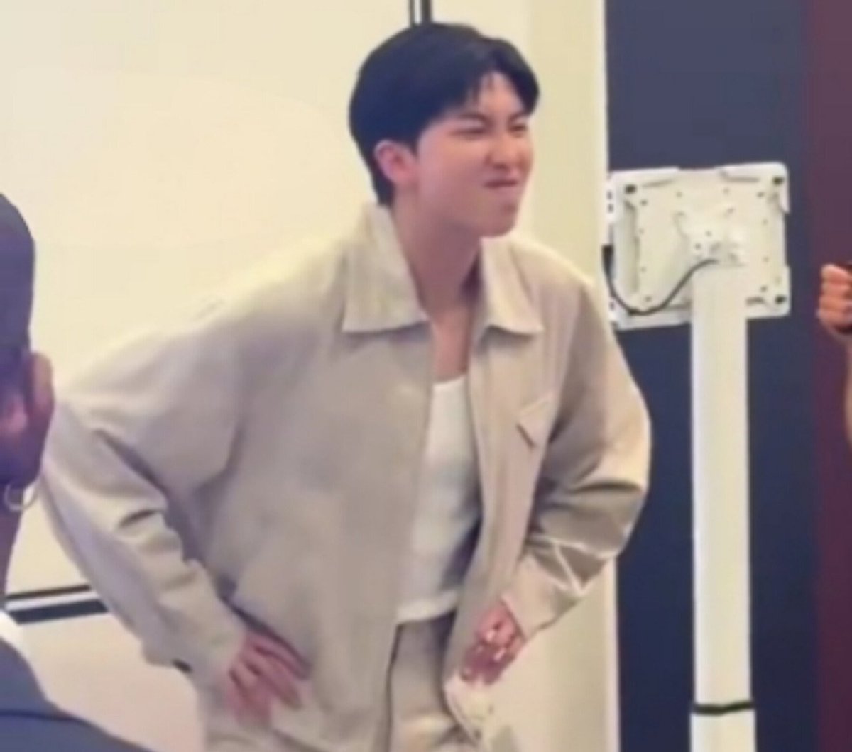Arikive4's tweet image. @/rkive im still waiting for these overly cute pics I can’t move on!!!