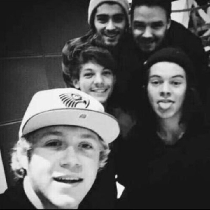 since_i_was_15's tweet photo. July 28 Favourite group selfie 

Rays of Sunshine-December 2014 

@ot5hourly1d
#15YearsOfOneDirection #15Yearsof1D https://t.co/aO1libPgm2