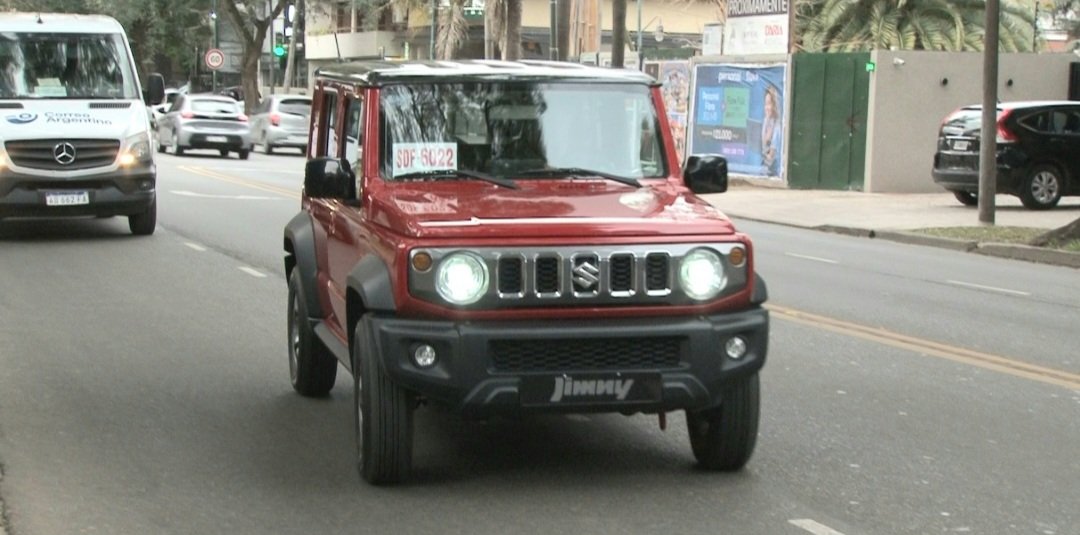 🔵 Los llamativos colores del nuevo #SuzukiJimny se lucieron en las calles de Martínez. Los clientes pudieron testear la flamante y renovada versión cinco puertas. Muchas parejas concurrieron al showroom de Inchcape en Avda. del Libertador. Un dato: la red s expandirá en el AMBA!