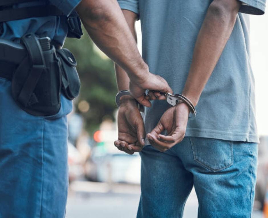 Canal4Esquel's tweet image. Detenido por resistencia y secuestro de elementos vinculados a presunto robo
#trevelin
#Allanamiento
#investigaciónpolicial
#robo
canal4esquel.com.ar/detenido-por-r…