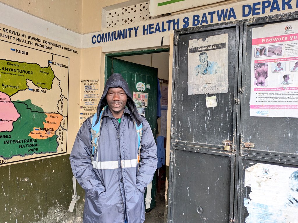BwindiHospital's tweet image. Community Nurses Spotlight 🌟

Meet Michael Namaara, a community nurse @BwindiHospital

Michael has worked in the Community Health Department since 2019. Like other community nurses, he is responsible for 33 villages—specifically those in Mpungu, Bunjegwe, &amp;amp; Karangara.

🧵